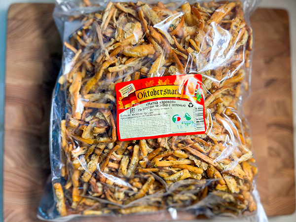 Нитка ЖАРЕНАЯ "Чеснок с зеленью" Oktobersnack 1 кг (сырный продукт) в Колпино