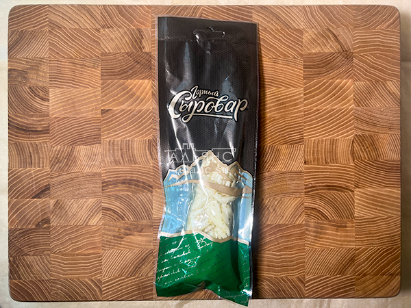 Сыр 100 гр ГОРНЫЙ СЫРОВАР (Косичка с укропом и чесноком) в Колпино